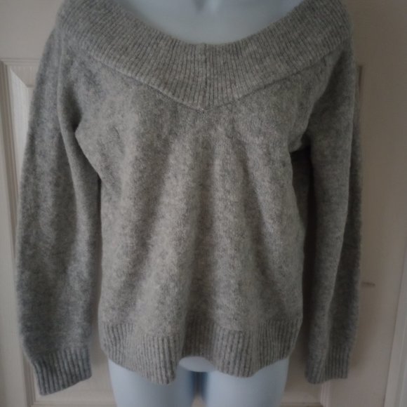 Forever 21 Small Fuzzy Off the Shoulder Sweater Grey Pullover - Picture 6 of 8